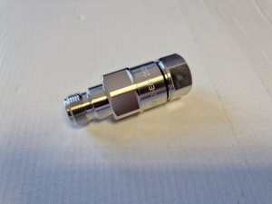 N gniazdo skręcane serii E na kabel typu SCF12-50J/FSJ4-50 Premium 